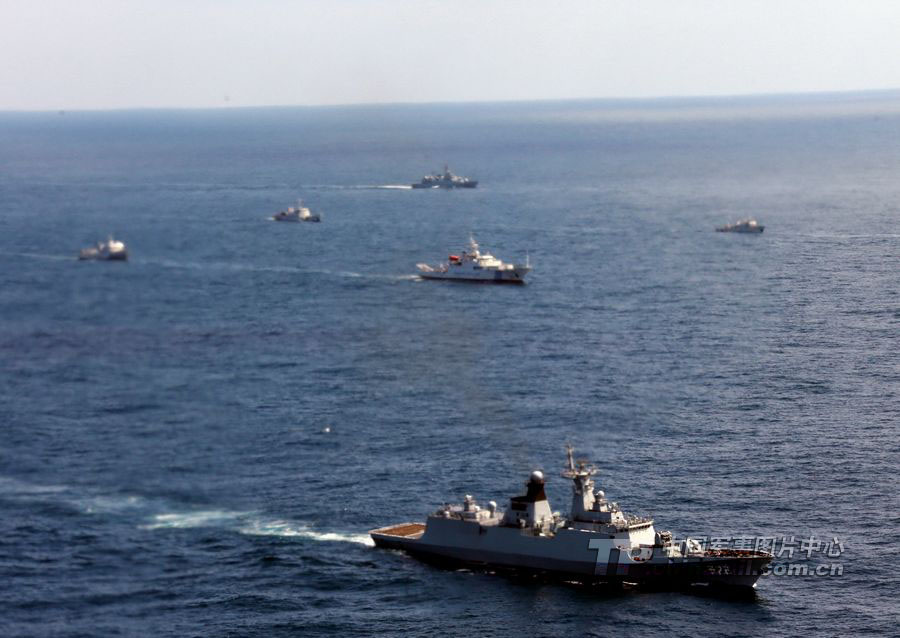 Chinese navy conducts a joint exercise in the East China Sea with the country's fishery administration and marine surveillance agency on October 19, 2012. The exercise is aimed at improving coordination between the navy and administrative patrol vessels and sharpening their response to emergencies in missions to safeguard territorial sovereignty and maritime interests.(Chinamil.com.cn/Zhang Zhe, Zhang Lei, Fang Lihua and Ju Zhenhua)