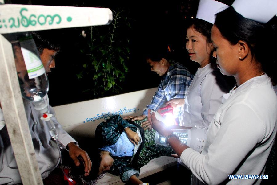 A patient receives the medical treatement inside a hospital compound in Kyaukmyaung town of Sagaing Region in Myanmar, on Nov.11, 2012. A strong earthquake measuring 6.8 on the Richter scale struck Myanmar's northern Mandalay region Sunday morning, according to Nay Pyi Taw Hydrology and Meteorology Department. At least 6 people dead and 64 people injured in the earthquake. (Xinhua/U Aung)