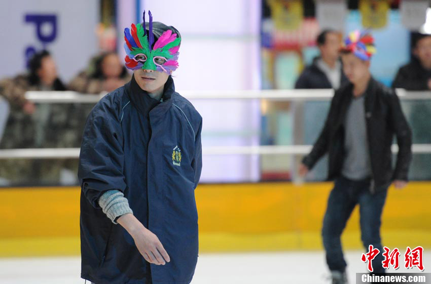 Skating party for singles held in Changchun (5)