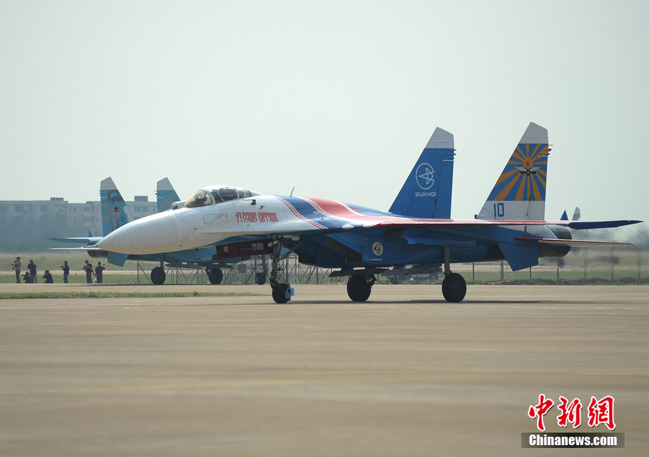 More than 600 exhibitors are gearing up for the Airshow China 2012, which is set to run from Nov. 13 to Nov. 18. It’s estimated that around 50 of 114 aircraft in exhibition will give demonstration flights and the aerobatic flights will take place during the last three days of the airshow. (Photo/Chinanews.com)