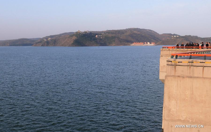 Photo taken on Nov. 12, 2012 shows the scenery of Xiaolangdi Reservoir, a major water control project on the Yellow River, in central China's Henan Province. Xiaolangdi impounded water of 8.934 billion cubic meters on Monday, with the water level reaching 270 meters, the highest in history. (Xinhua/Zhao Peng) 