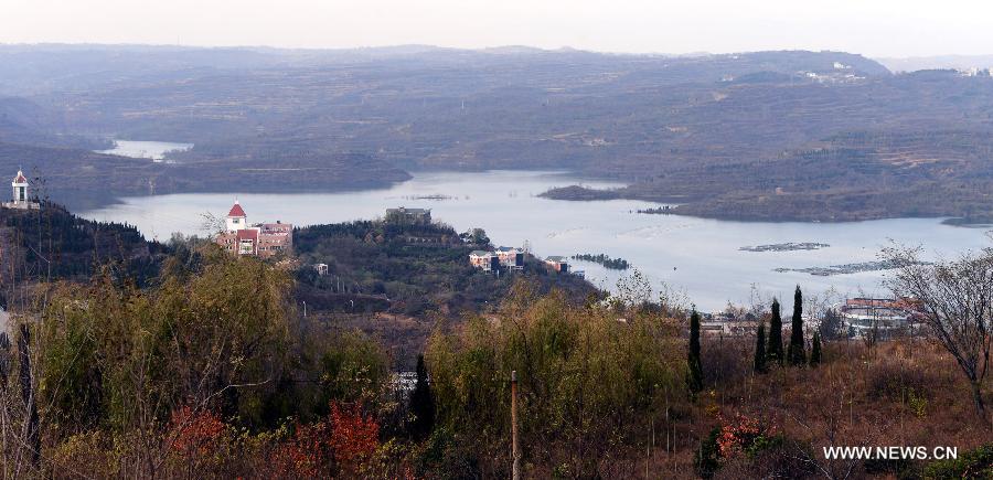 Photo taken on Nov. 12, 2012 shows the scenery of Xiaolangdi Reservoir, a major water control project on the Yellow River, in central China's Henan Province. Xiaolangdi impounded water of 8.934 billion cubic meters on Monday, with the water level reaching 270 meters, the highest in history. (Xinhua/Zhao Peng) 