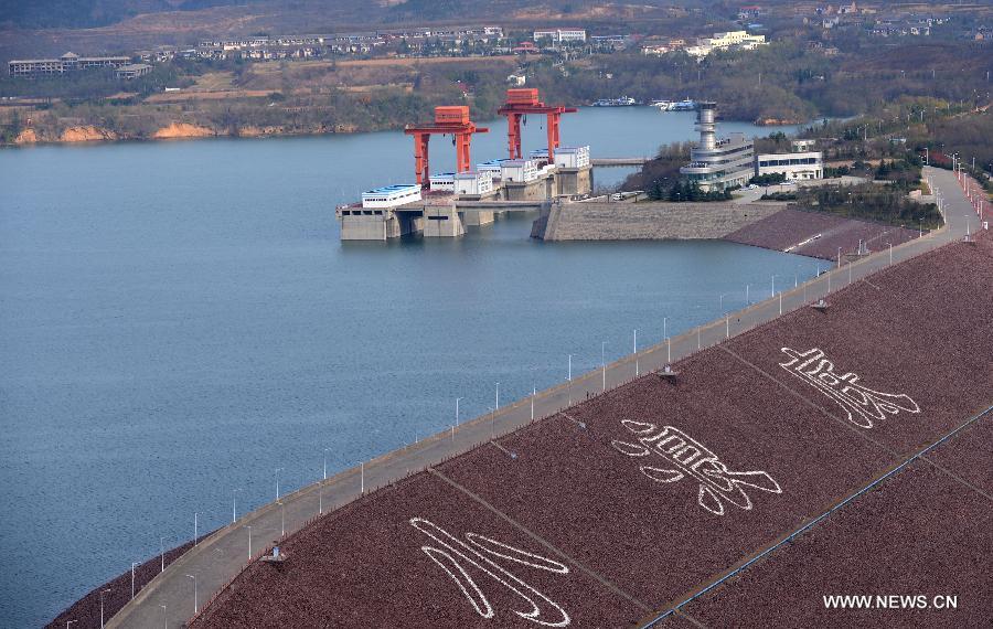 Photo taken on Nov. 12, 2012 shows the scenery of Xiaolangdi Reservoir, a major water control project on the Yellow River, in central China's Henan Province. Xiaolangdi impounded water of 8.934 billion cubic meters on Monday, with the water level reaching 270 meters, the highest in history. (Xinhua/Zhao Peng) 