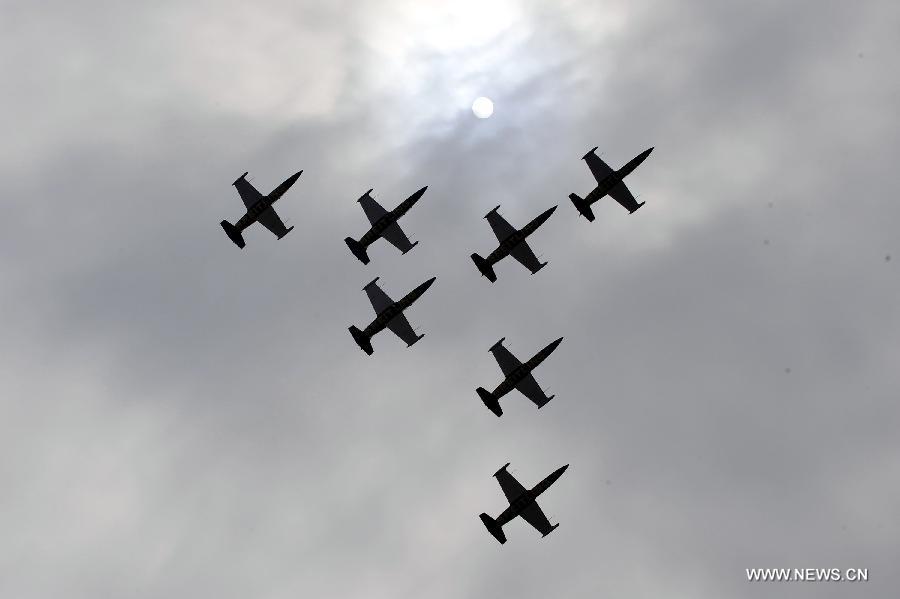 Jets of Breitling Jet Team, the largest civilian aerobatic team in Europe, perform a test flight in Zhuhai, south China's Guangdong Province, Nov. 12, 2012. The 9th China International Aviation and Aerospace Exhibition will kick off on Tuesday in Zhuhai. (Xinhua/Liang Xu) 