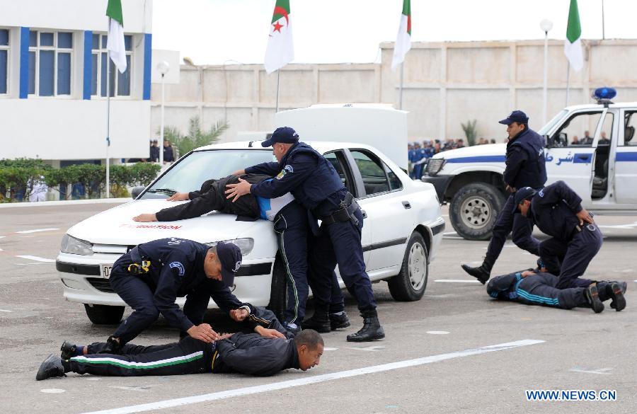 Algerian police students show their combat skills during the graduation ceremony, in Algiers, Algeria, on Nov. 12, 2012. A graduation ceremony was held Monday in the police academy in Ain Benian. (Xinhua/Mohamed Kadri)