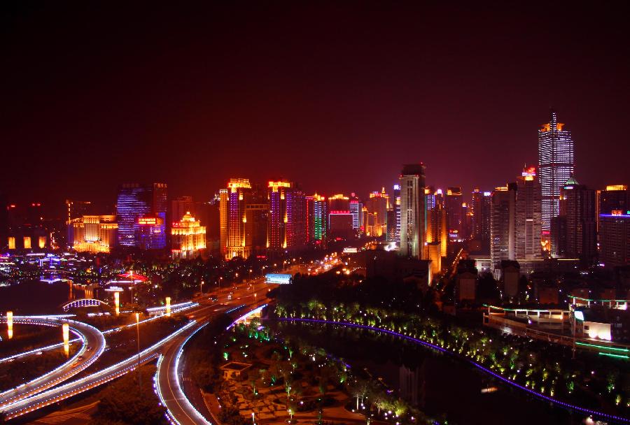 Photo taken on Nov. 12, 2012 shows the night scenery of Min'ge Lake in Nanning City, south China's Guangxi Zhuang Autonomous Region. (Xinhua/Long Linzhi) 