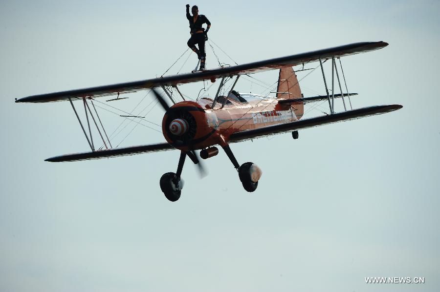 Members of Breitling Wingwalkers, a famous European aerobatic team, perform during a test flight in Zhuhai, south China's Guangdong Province, Nov. 11, 2012. The 9th China International Aviation and Aerospace Exhibition will kick off on Tuesday in Zhuhai. Breitling Wingwalkers is known for its acrobats who perform on the wings of Boeing Stearman biplanes in mid-air. (Xinhua/Yang Guang) 