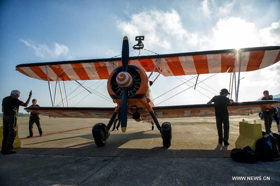 Members of Breitling Wingwalkers, a famous European aerobatic team, perform during a test flight in Zhuhai, south China's Guangdong Province, Nov. 11, 2012. The 9th China International Aviation and Aerospace Exhibition will kick off on Tuesday in Zhuhai. Breitling Wingwalkers is known for its acrobats who perform on the wings of Boeing Stearman biplanes in mid-air. (Xinhua/Yang Guang) 