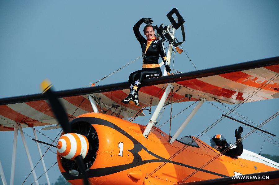 Members of Breitling Wingwalkers, a famous European aerobatic team, perform during a test flight in Zhuhai, south China's Guangdong Province, Nov. 11, 2012. The 9th China International Aviation and Aerospace Exhibition will kick off on Tuesday in Zhuhai. Breitling Wingwalkers is known for its acrobats who perform on the wings of Boeing Stearman biplanes in mid-air. (Xinhua/Yang Guang) 