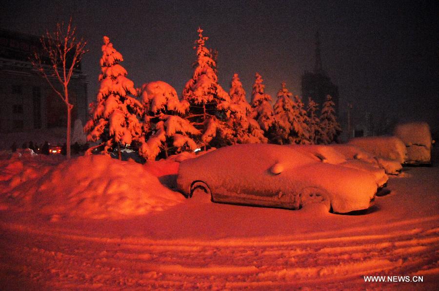 A snow-covered road is seen in Hegang, northeast China's Heilongjiang Province, Nov. 13, 2012. The city witnessed an intense snowfall since Nov. 11. (Xinhua/Wang Kai) 