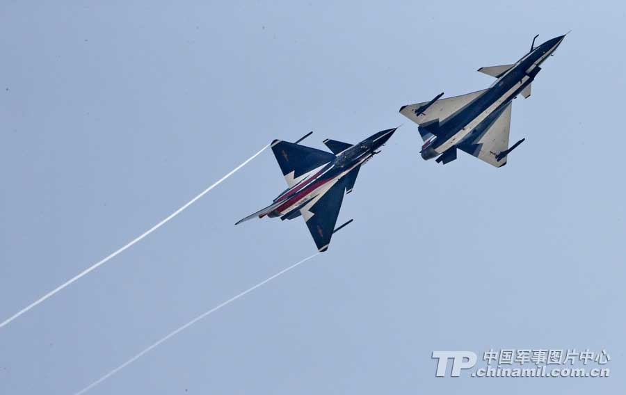 PLA Air Force’ August 1st Aerobatic Team makes a warm-up performance on November 10 for Airshow China 2012 which kicked off on November 12 in Zhuhai, Guangdong province. (China Military Online/ Qiao Tianfu)