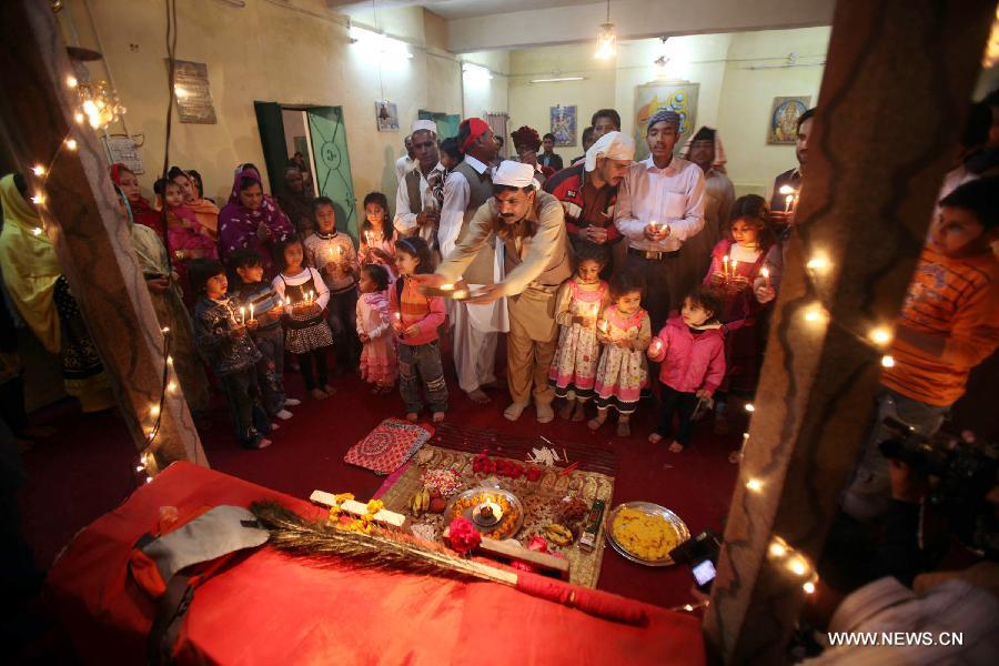 Pakistani Hindu devotees pray to celebrate the Hindu festival of Diwali at a temple, in northwest Pakistan's Peshawar, on Nov. 13, 2012. People light lamps and offer prayers to the goddess of wealth Lakshmi in the Hindu festival of Diwali, the festival of lights, which falls on Nov. 13 this year. (Xinhua/Umar Qayyum)