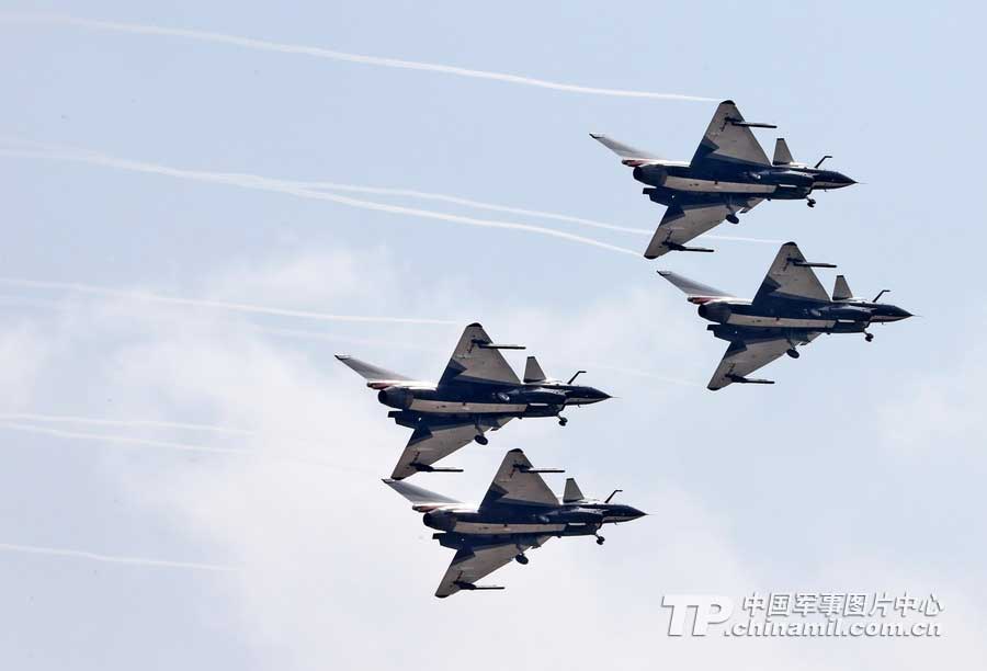 PLA Air Force’ August 1st Aerobatic Team makes a warm-up performance on November 10 for Airshow China 2012 which kicked off on November 12 in Zhuhai, Guangdong province. (China Military Online/ Qiao Tianfu)