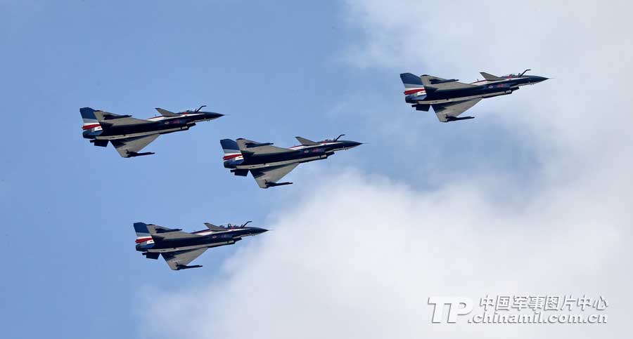 PLA Air Force’ August 1st Aerobatic Team makes a warm-up performance on November 10 for Airshow China 2012 which kicked off on November 12 in Zhuhai, Guangdong province. (China Military Online/ Qiao Tianfu)