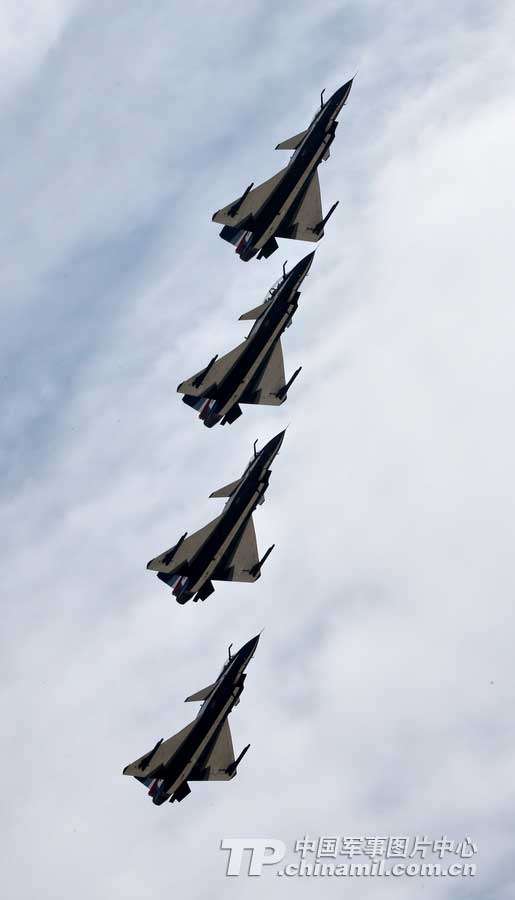 PLA Air Force’ August 1st Aerobatic Team makes a warm-up performance on November 10 for Airshow China 2012 which kicked off on November 12 in Zhuhai, Guangdong province. (China Military Online/ Qiao Tianfu)