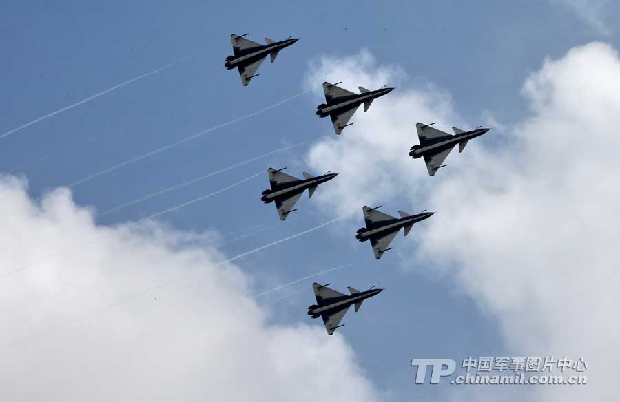 PLA Air Force’ August 1st Aerobatic Team makes a warm-up performance on November 10 for Airshow China 2012 which kicked off on November 12 in Zhuhai, Guangdong province. (China Military Online/ Qiao Tianfu)