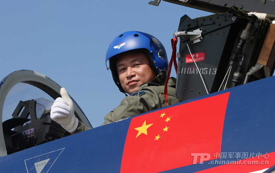 PLA Air Force’ August 1st Aerobatic Team makes a warm-up performance on November 10 for Airshow China 2012 which kicked off on November 12 in Zhuhai, Guangdong province. (China Military Online/ Qiao Tianfu)