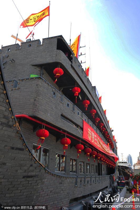 A luxurious antique style vessel, which attracted wide attention from the marine tourism industry, conducts its maiden sea trial in Sanya of Hainan province on Nov. 12, 2012. (CFP Photo)