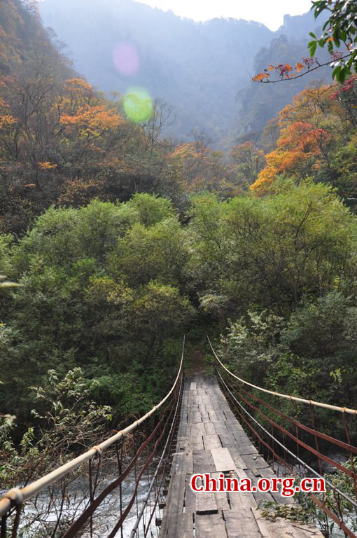 Located in Longdong Town, Baoxing County, Ya'an city, Sichuan province, Dongla Mountain Grand Canyon is one of the most famous attractions in Sichuan Province. The beautiful scenery of Dongla Mountain Grand Canyon in the early winter has attracted many tourists. (Photo by Chen Xiangzhao / China.org.cn)