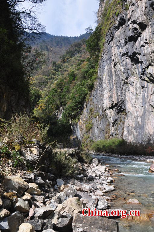 Located in Longdong Town, Baoxing County, Ya'an city, Sichuan province, Dongla Mountain Grand Canyon is one of the most famous attractions in Sichuan Province. The beautiful scenery of Dongla Mountain Grand Canyon in the early winter has attracted many tourists. (Photo by Chen Xiangzhao / China.org.cn)