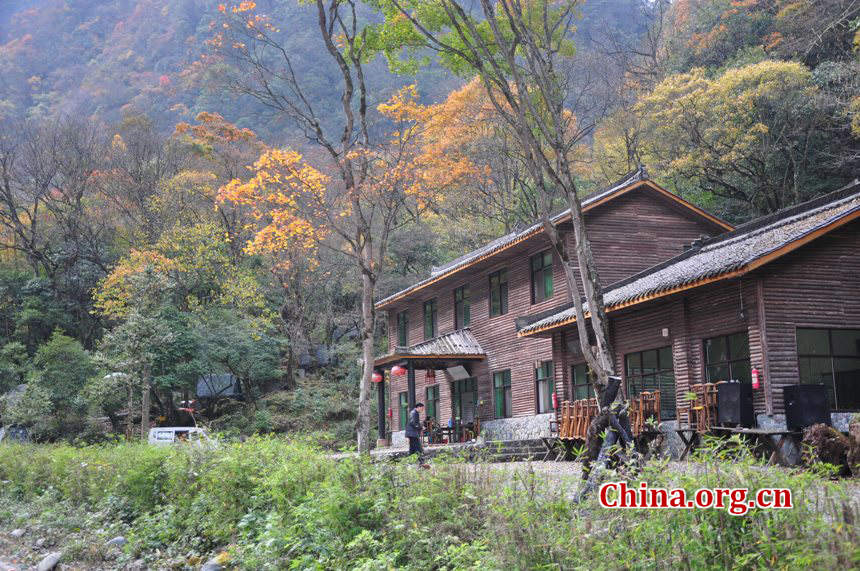 Located in Longdong Town, Baoxing County, Ya'an city, Sichuan province, Dongla Mountain Grand Canyon is one of the most famous attractions in Sichuan Province. The beautiful scenery of Dongla Mountain Grand Canyon in the early winter has attracted many tourists. (Photo by Chen Xiangzhao / China.org.cn)