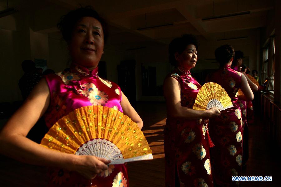 Members of an elder model team practise in Lanzhou, capital of northwest China's Gansu Province, Nov. 14, 2012. The elder model team that has 26 models with an average age of 62 is preparing for Gansu's 6th Elder Model Pageant that is to be held on Saturday. (Xinhua/Lu Yang) 