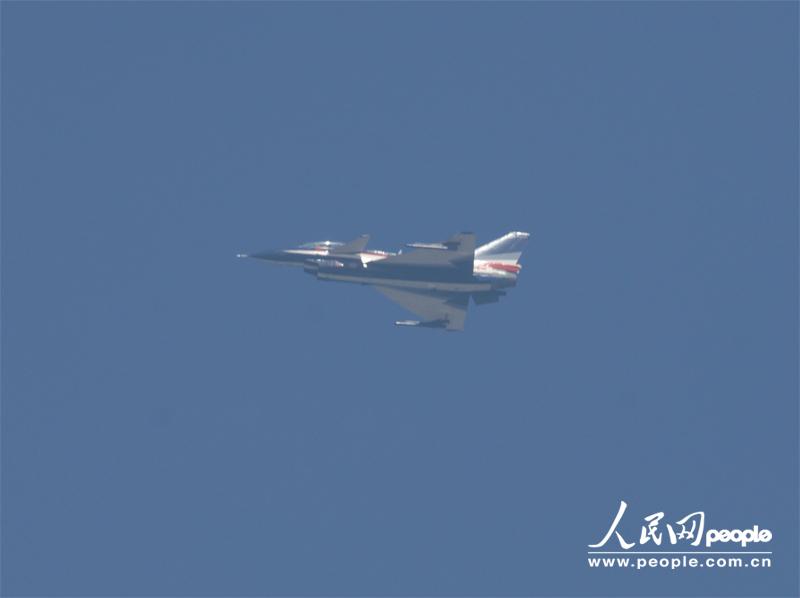 Several J-10 fighters from PLA Air Force perform at the opening ceremony of Airshow China 2012 on November 13 in Zhuhai in south China’s Guangdong province. Visitors highly praised the excellent piloting skill as well as the exceptional function of the jet fighters. (People’s Daily Online/ Yan Jiaqi)