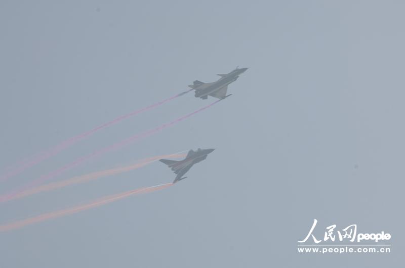 Several J-10 fighters from PLA Air Force perform at the opening ceremony of Airshow China 2012 on November 13 in Zhuhai in south China’s Guangdong province. Visitors highly praised the excellent piloting skill as well as the exceptional function of the jet fighters. (People’s Daily Online/ Yan Jiaqi)