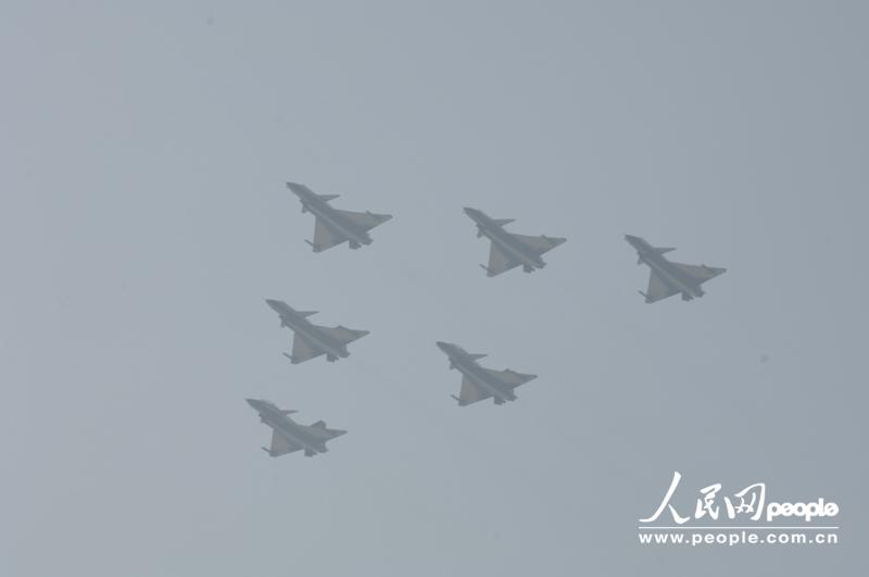 Several J-10 fighters from PLA Air Force perform at the opening ceremony of Airshow China 2012 on November 13 in Zhuhai in south China’s Guangdong province. Visitors highly praised the excellent piloting skill as well as the exceptional function of the jet fighters. (People’s Daily Online/ Yan Jiaqi)