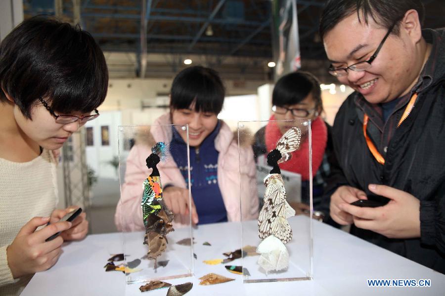 Visitors look at artworks presented on the China Creative Design Exhibition 2012 in Beijing, capital of China, Nov. 14, 2012. Nearly 30 top designers from more than 10 countries and regions took part in the exhibition from Nov. 14 to Nov. 16, 2012. (Xinhua) 