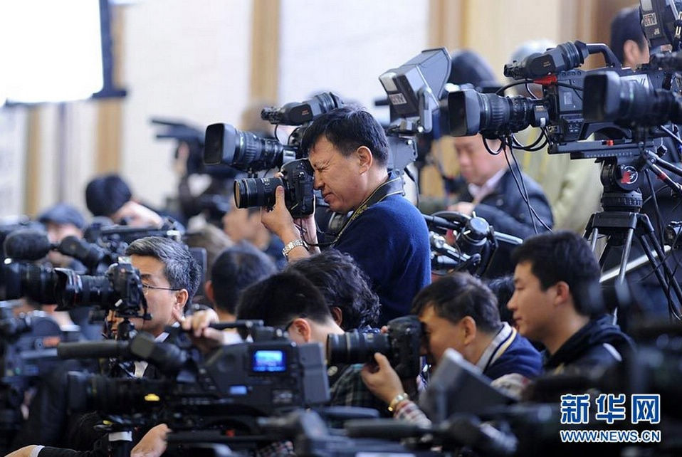 Journalists cover new CPC leaders' press meeting at the scene of the meeting in Beijing, capital of China, Nov. 14, 2012. Top leaders of the Communist Party of China (CPC) will meet with reporters Thursday morning. (Xinhua/Ding Lin)