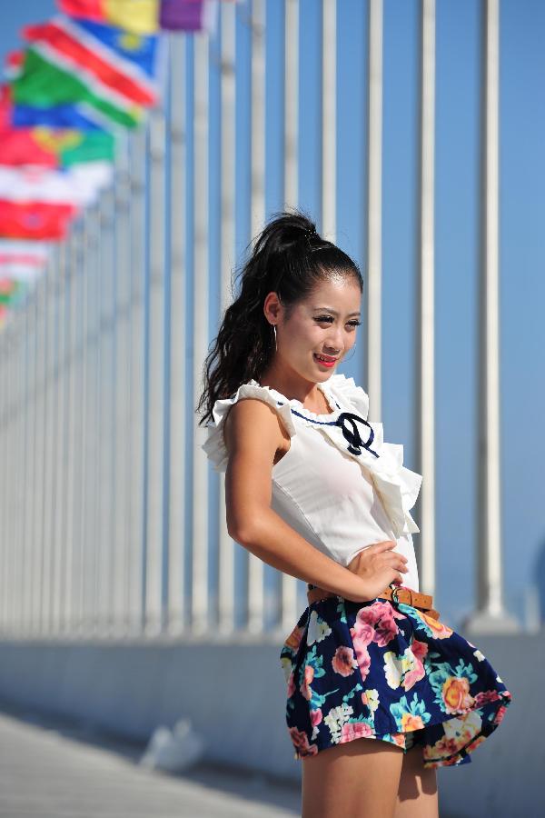 A yacht model poses on the catwalk during the 2nd Sanya Intenational Ocean Culture Festival in Sanya, south China's Hainan Province, Nov. 15, 2012. The 4-day festival kicked off here on Thursday. (Xinhua/Hou Jiansen)