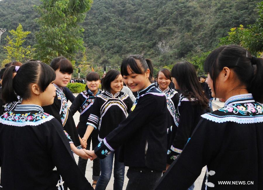 Middle school students practise a traditional dance of Buyi ethnic group at school in Ceheng County of Qianxinan Buyi and Miao Autonomous Prefecture, southwest China's Guizhou Province, Nov. 15, 2012. (Xinhua/Shi Xinrong)