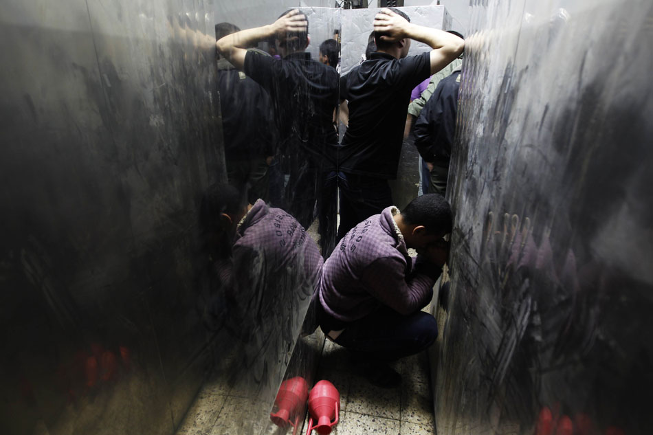 A Palestinian man mourns in a Gaza’s morgue for the death of a family member who was killed by Israel’s airstrike on Nov. 10, 2012. (Xinhua/AFP)