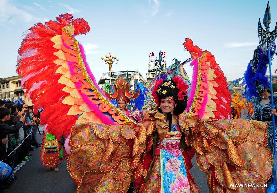 A performer parades during a carnival held in Wuyi Mountain, east China's Fujian Province, Nov. 17, 2012. The carnival is aimed at further boosting the tourism industry of Wuyi Mountain. The area attracted 4.27 million visitors during the first half of 2012, with a year-on-year growth rate of 17.9 percent. (Xinhua/Zhang Guojun) 