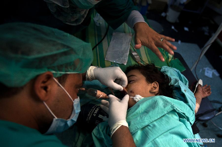 A wounded Palestinian girl receives treatment in al-aqsa hospital after an Israeli air strike in the Central Gaza Strip, on Nov. 18, 2012. Three Palestinian children were killed in Israeli air strikes on Sunday, hospital officials said. Israel bombed militant targets in Gaza for the fifth straight day on Sunday, launching aerial and naval attacks as its military prepared for a possible ground invasion. (Xinhua/Chen Xu) 