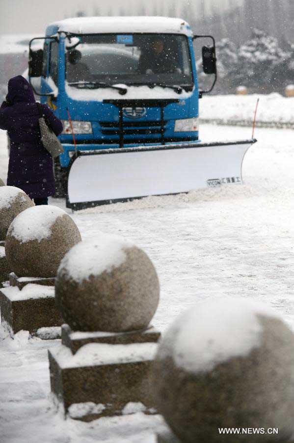 A snow clearer works on a road in Changchun, capital of northeast China's Jilin Province, Nov. 19, 2012. The local meteorological observatory issued a blue warning for further snowstorms on Monday. (Xinhua/Lin Hong) 