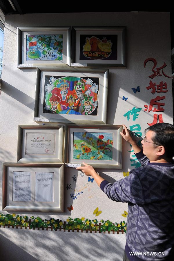 Paintings created by autistic children are seen in Huijia Chuangyi Restaurant in Xiaodian District of Taiyuan City, capital of north China's Shanxi Province, Nov.19, 2012. The restaurant has provided a platform to sell paintings by autistic children from Fangzhou Autism Rehabilitation Center in Shanxi since October in 2011. (Xinhua/Zhan Yan) 