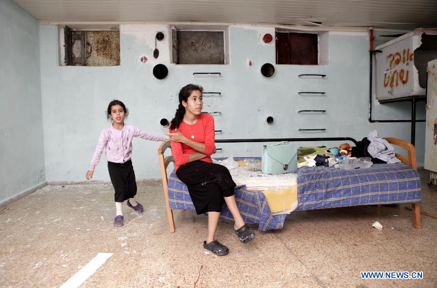 Israelis stay in a public bomb shelter in Ofakim, south Israel, which protects the civilians from rocket attack fired from Gaza, on Nov. 19, 2012. (Xinhua/Ariel Jerozolimski) 