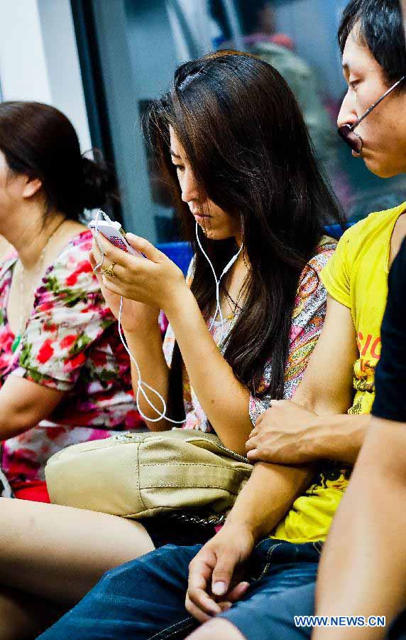 Digital life in Beijing's subway  (28)