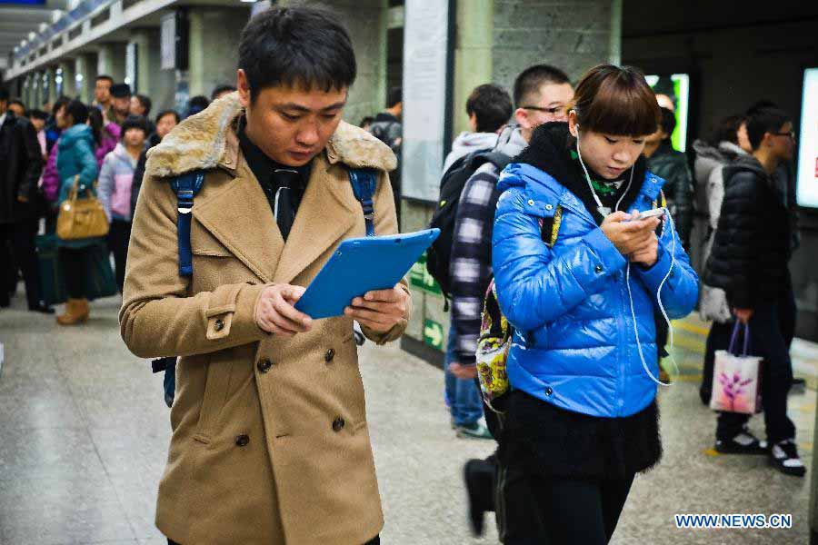 Digital life in Beijing's subway  (14)