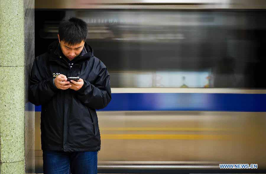 Digital life in Beijing's subway  (3)