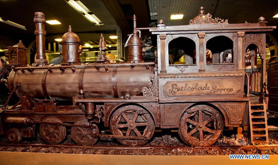 The world's longest chocolate structure on Guinness World Records, made by artist Andrew Farrugia of Malta, is displayed in Brussels November 19, 2012. The chocoloate train, which took 784 hours of labour to create, measures 34.05 meters in total length and was prepared with 1285 kg of Belgian chocolate. (Xinhua/Yan Ting) 