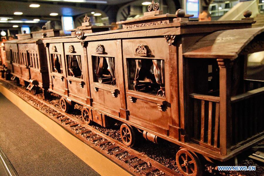 The world's longest chocolate structure on Guinness World Records, made by artist Andrew Farrugia of Malta, is displayed in Brussels November 19, 2012. The chocoloate train, which took 784 hours of labour to create, measures 34.05 meters in total length and was prepared with 1285 kg of Belgian chocolate. (Xinhua/Yan Ting) 