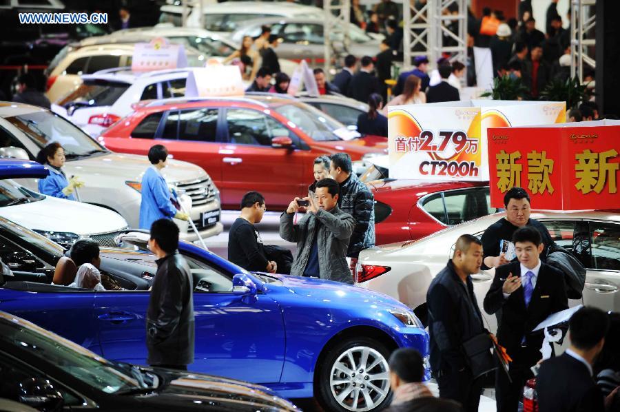 Visitors look around during the 3rd Harbin Autumn Automobile Exhibition in Harbin, capital of northeast China's Heilongjiang Province, Nov. 20, 2012. The week-long exhibition, as well as the 10th Harbin automobile purchasing week, kicked off on Tuesday.(Xinhua/Wang Jianwei)