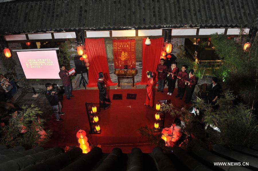 Peng Yong (L, center) and his bride Chen Yuanyuan (R, center) hold a traditional Chinese wedding in Guiyang, capital of southwest China's Guizhou Province, Nov. 19, 2012. The traditional Chinese wedding, pursuant to the etiquettes of the Zhou Dynasties (1046-256BC), sees a resurgence in recent years as the sense of identity grows among modern Chinese couples. (Xinhua/Ou Dongqu) 