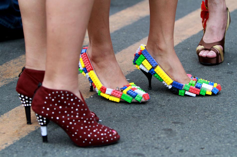 The high heel shoes in the competition vary in material and pattern. (Xinhua/Rouelle Umali)