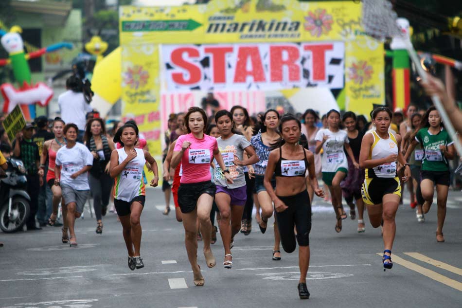 Female runners race in high heels. (Xinhua/Rouelle Umali)