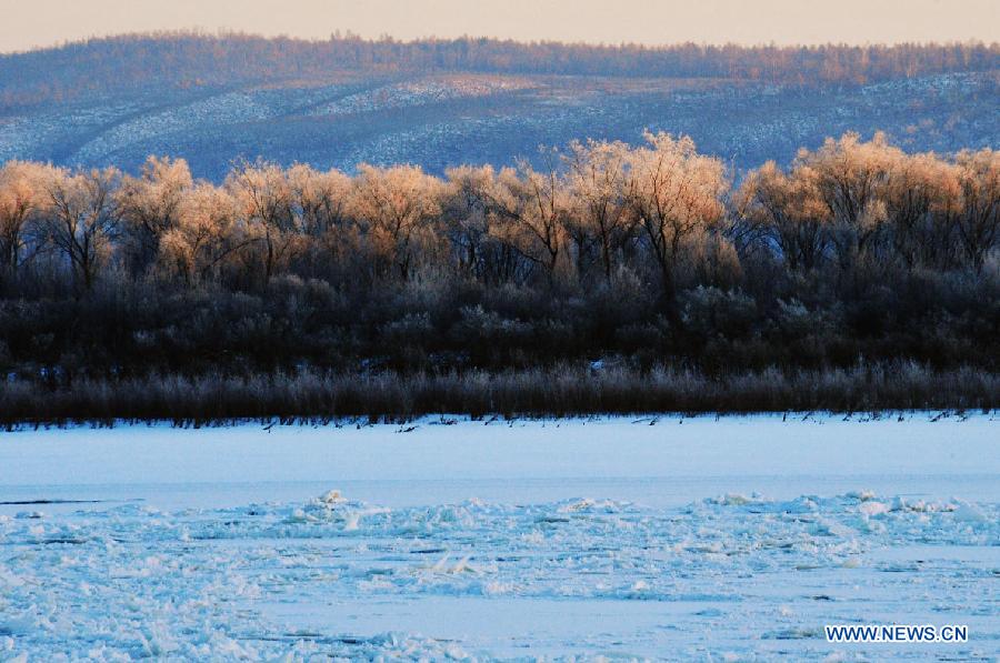 Photo taken on Nov. 21, 2012 shows the snow scenery in Huma County, northeast China's Heilongjiang Province. (Xinhua/Zhou Changping) 