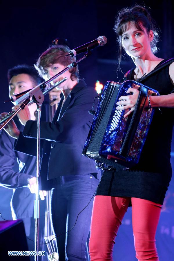 Band Mademoiselle performs at the first China Puer International Country Music Festival in Puer, southwest China's Yunnan Province, Nov. 20, 2012. The festival kicked off on Tuesday with the participation of more than 20 bands and singers. The new silk road Miss World contest will also be held along with the festival. (Xinhua/Li Mingfang) 